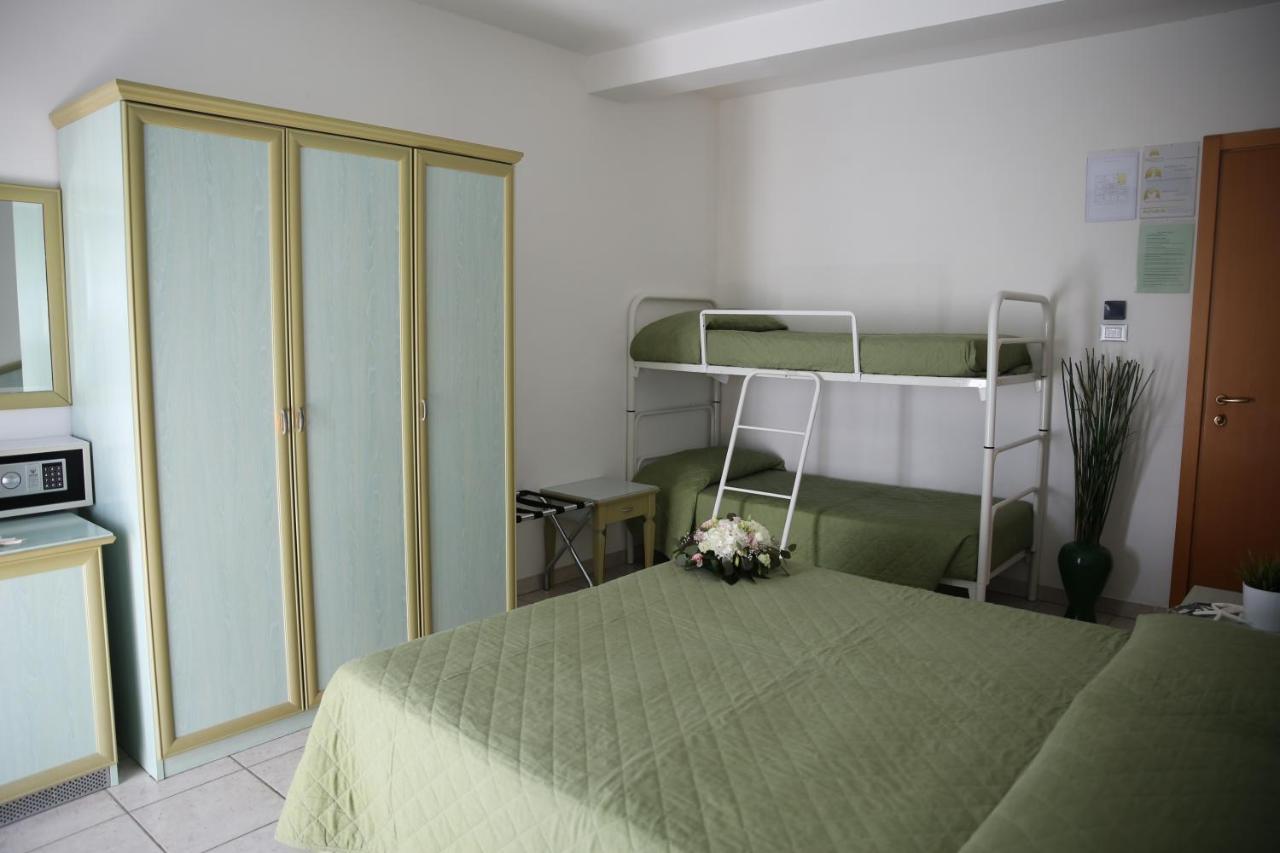 Hotel Philadelphia Каттолика Экстерьер фото